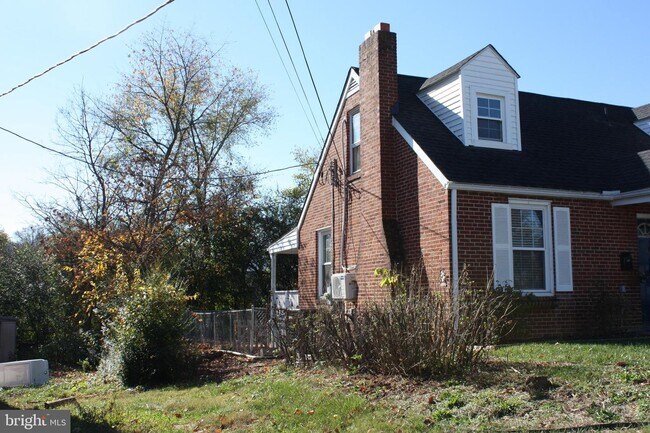 Foto del edificio - 423 Happy Creek Rd