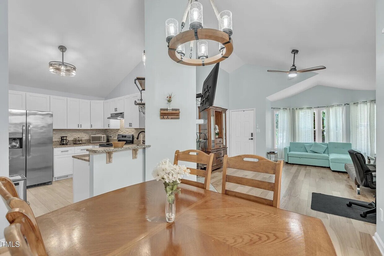 Foto principal - Room in House on Tall Rock Ct
