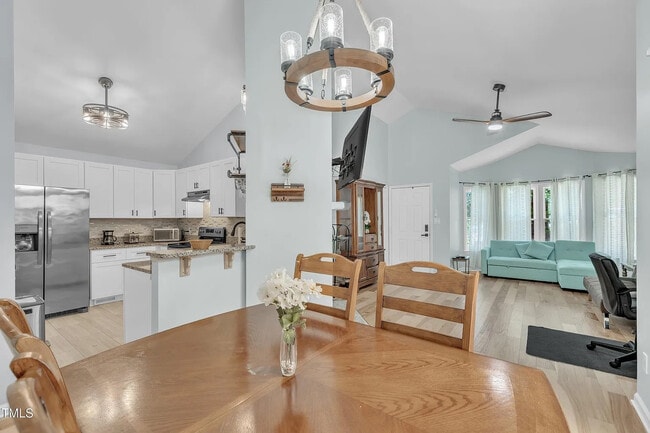Building Photo - Room in House on Tall Rock Ct