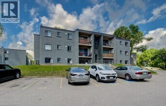 Building Photo - 90 King Edward Ave