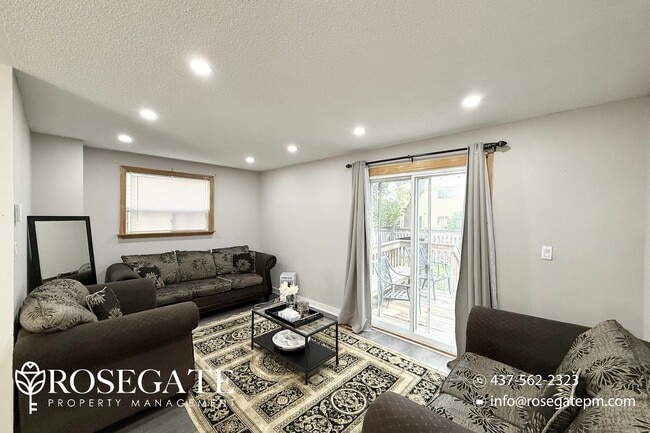 Photo du bâtiment - Newly Renovated 3-Bedroom Home in Ajax – 1...
