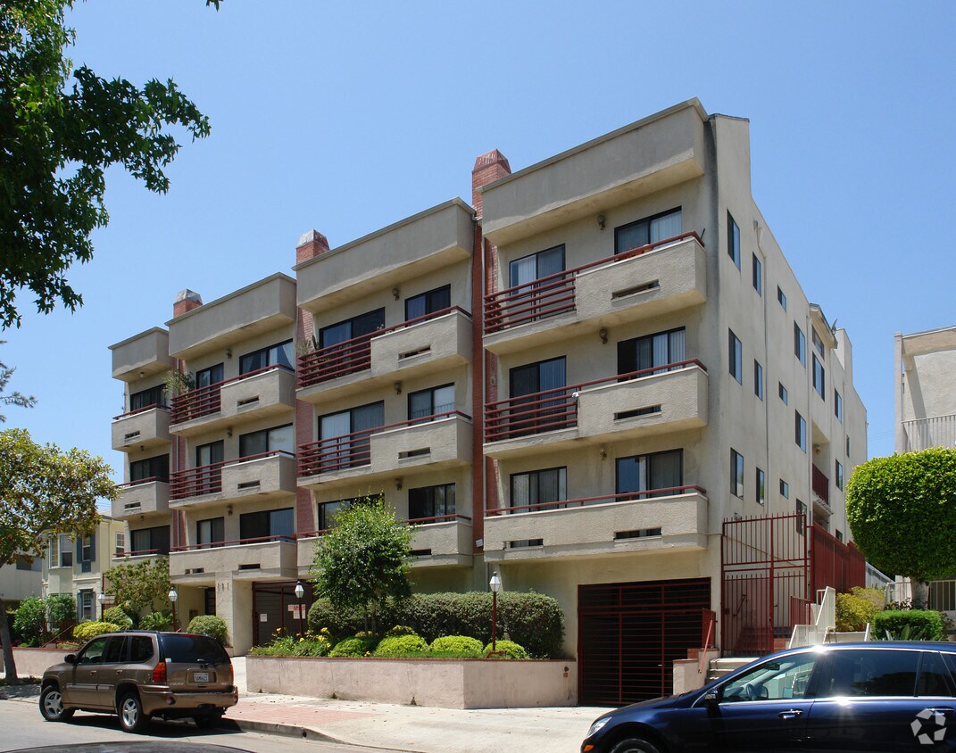 121 S Swall Drive - 121 S Swall Dr