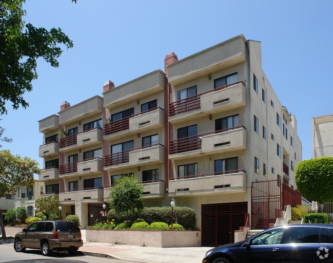 Building Photo - 121 S Swall Dr