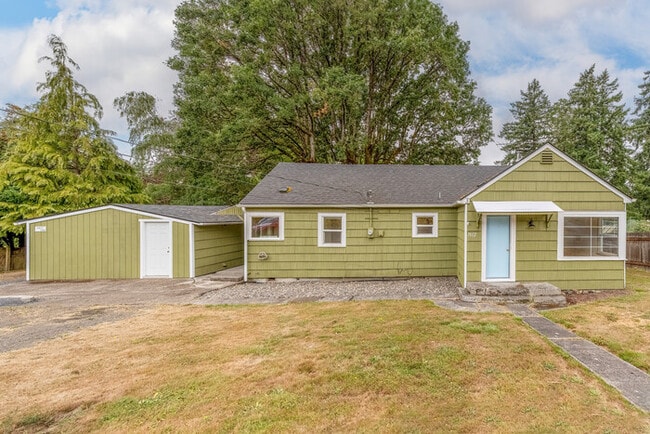 Building Photo - TWO BEDROOM HOUSE IN KELSO
