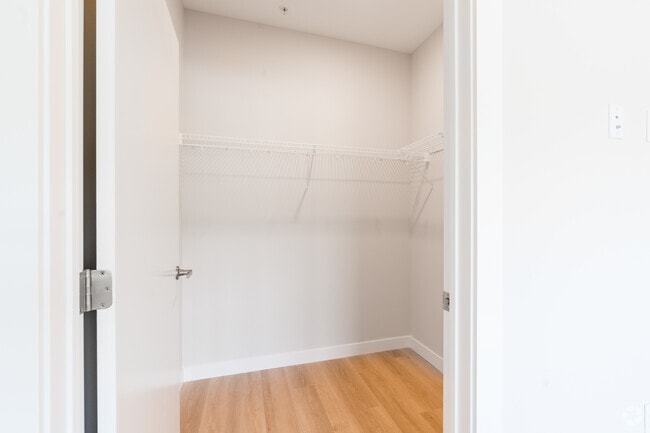 1BR, 1BA - 840SF - Redband Apartments