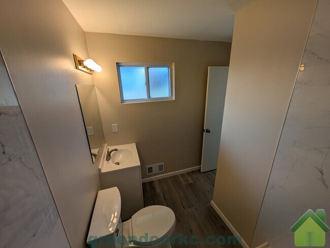 Foto del edificio - 412 Holiday Dr