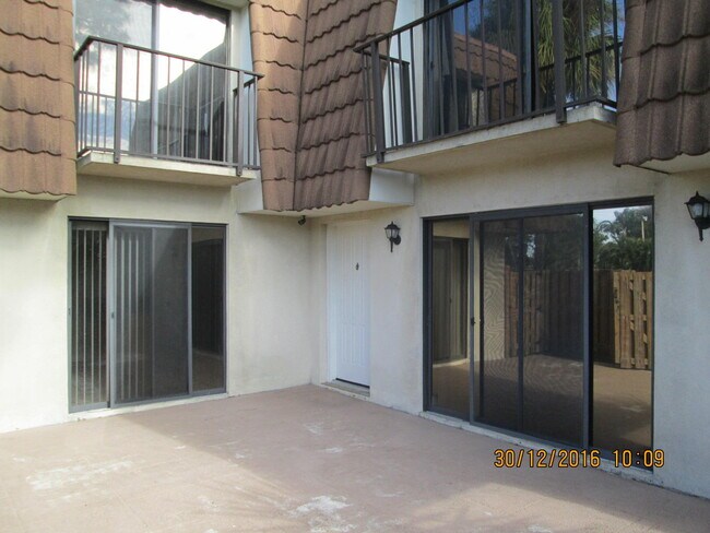 Building Photo - 152 Heritage Way