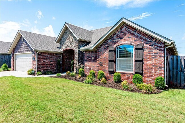 Building Photo - 309 N Dinmant Ln