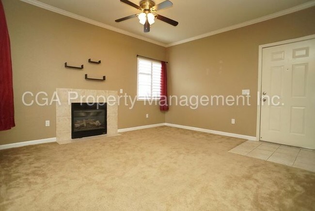 Foto del edificio - 10001 Woodcreek Oaks Blvd