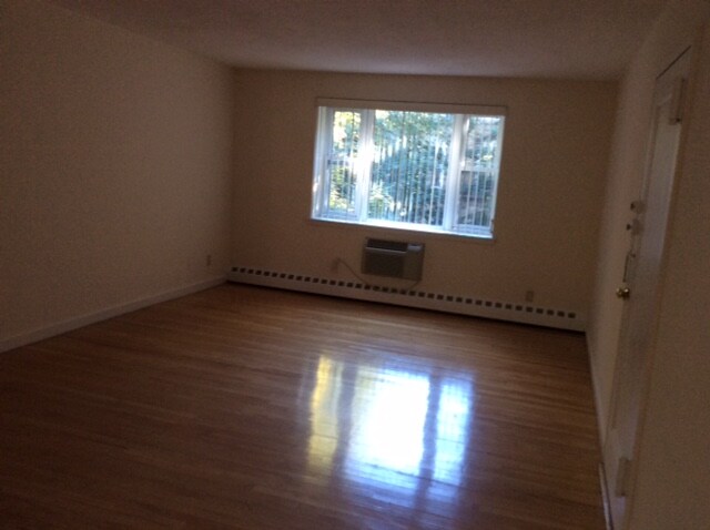 Primary Photo - 68 Parkman St