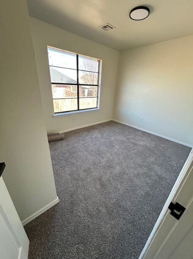 Foto del edificio - 5 Bedroom Duplex!!