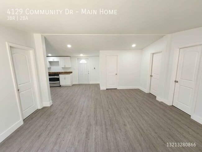 Building Photo - Freshly Remodeled 3/2 Mobile Home in West ...