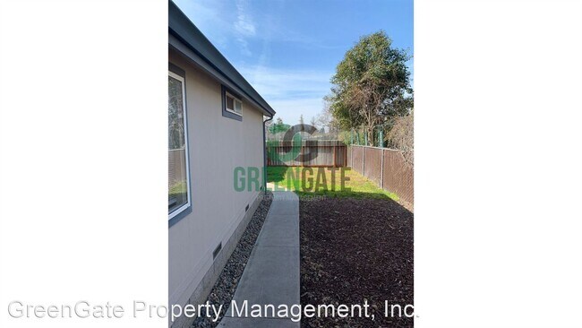 Foto del edificio - 4 br, 2 bath House - 658 S Locust Ave.