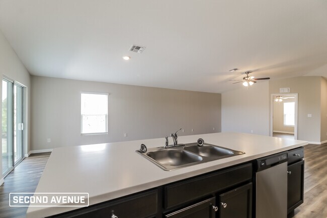 Building Photo - 40 Ponoka St