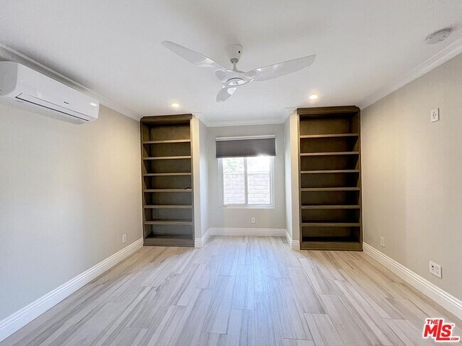 Foto del edificio - 10758 Cozycroft Ave