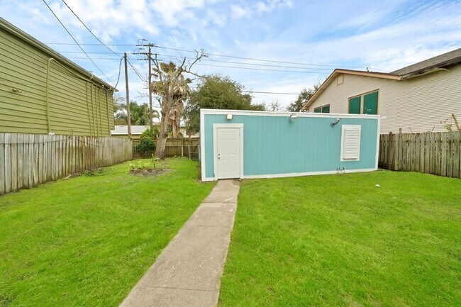 Foto del edificio - 2 Bedr/ 2 full bath Beautiful Home in Galv...