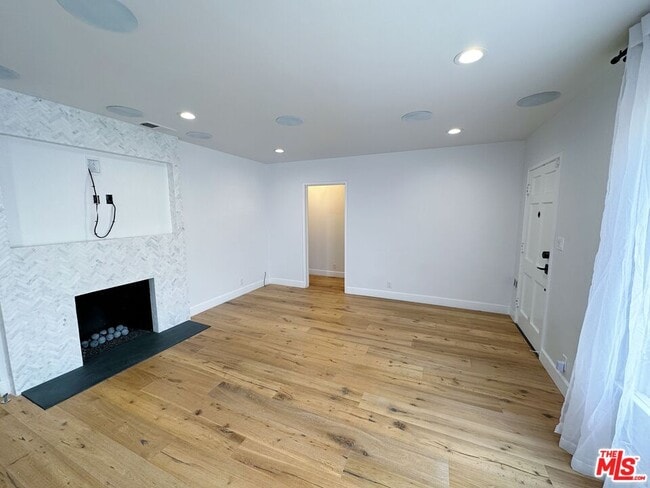 Foto del edificio - 6214 W 77th St