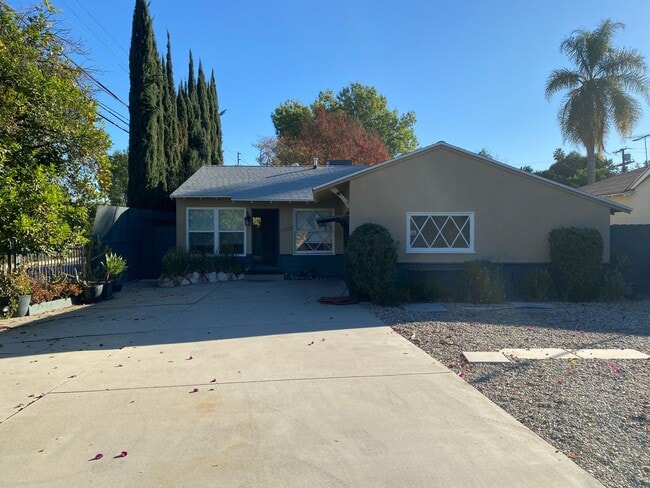 Building Photo - Charming Renovated 3-Bedroom Home in Tarza...