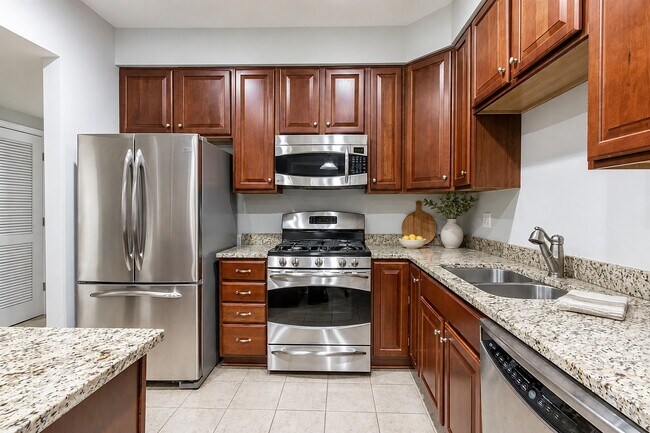 Building Photo - Spacious Williamsburg Living in Liberty Crossing