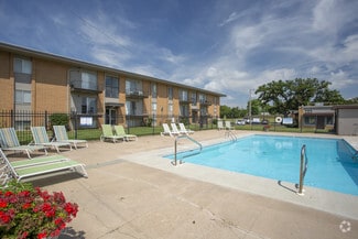 Building Photo - Skyline Apartments