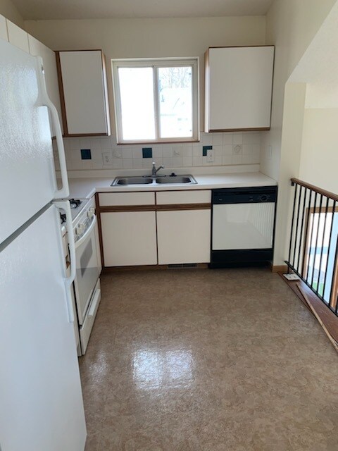 kitchen - 8705 Glasgow Ln