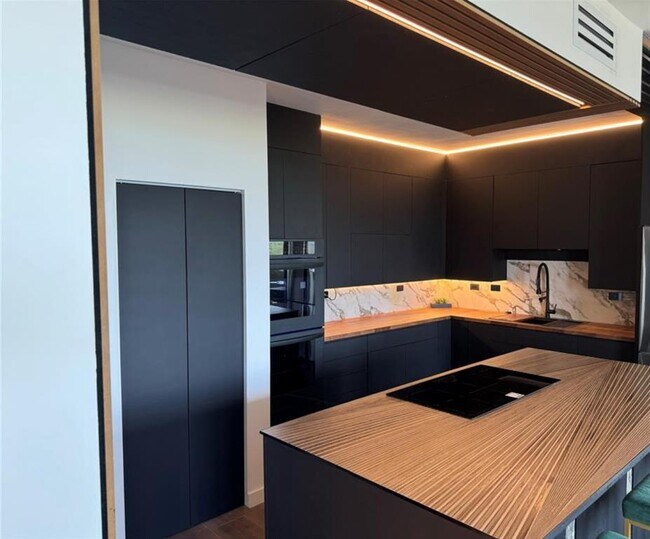 Building Photo - 651 Bering Dr
