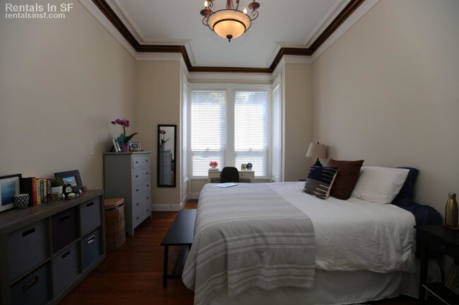 Building Photo - Spectacular 1 Br/ 1 bath w/ Laundry