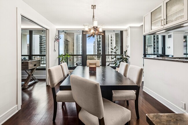 Foto del edificio - 1030 N State St