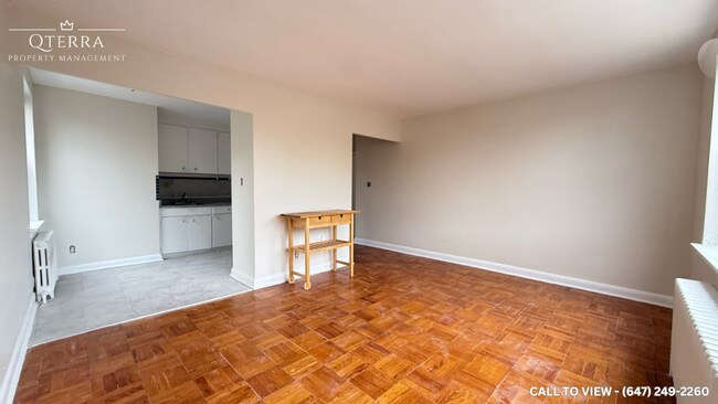 Building Photo - 244 Roncesvalles Av