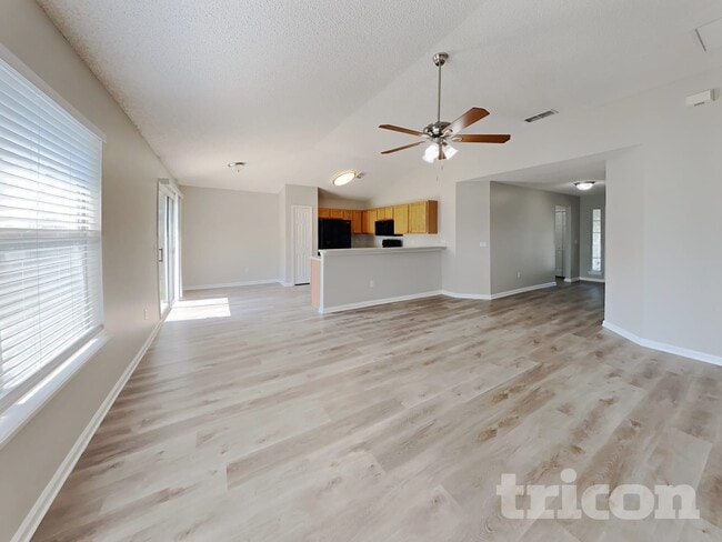 Building Photo - 500 Prosperity Lake Dr