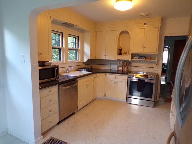 Foto del edificio - 4621 NE Royal Ct