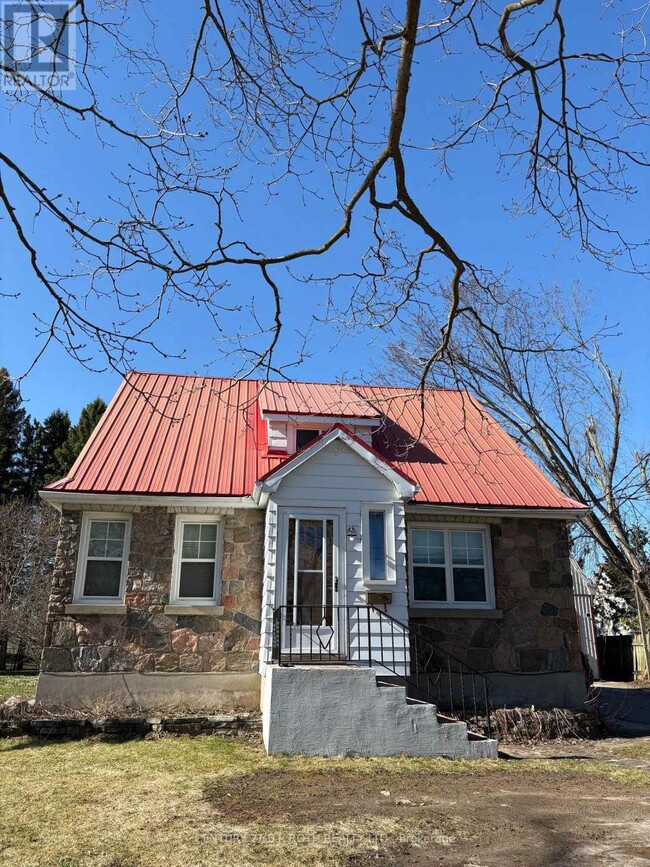 Building Photo - 2216 Victoria St