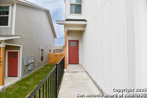 Foto del edificio - 10211 Tulipwood Pass