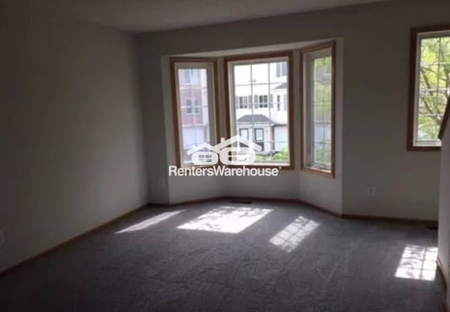 Foto del edificio - 4801 Education Dr N