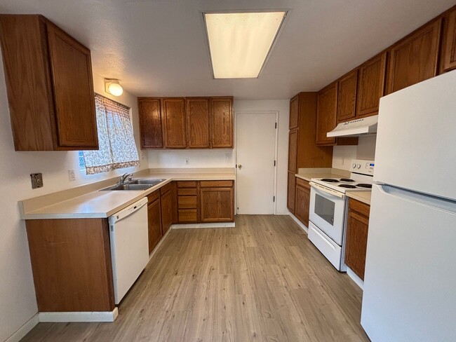 Foto del edificio - [4 Bed 2 Bath] Single Family Home with Large Backyard in Prime Aiea Location