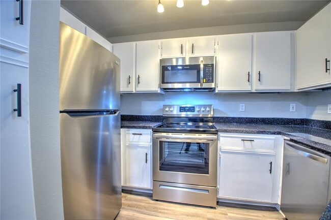 Building Photo - 2320 Gracy Farms Ln