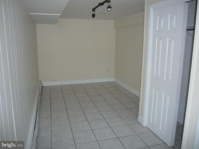 Building Photo - 335 Marshall St