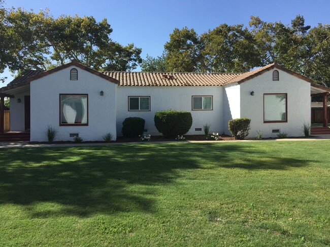 Building Photo - Modern 2-Bedroom Rental Property in Prime ...