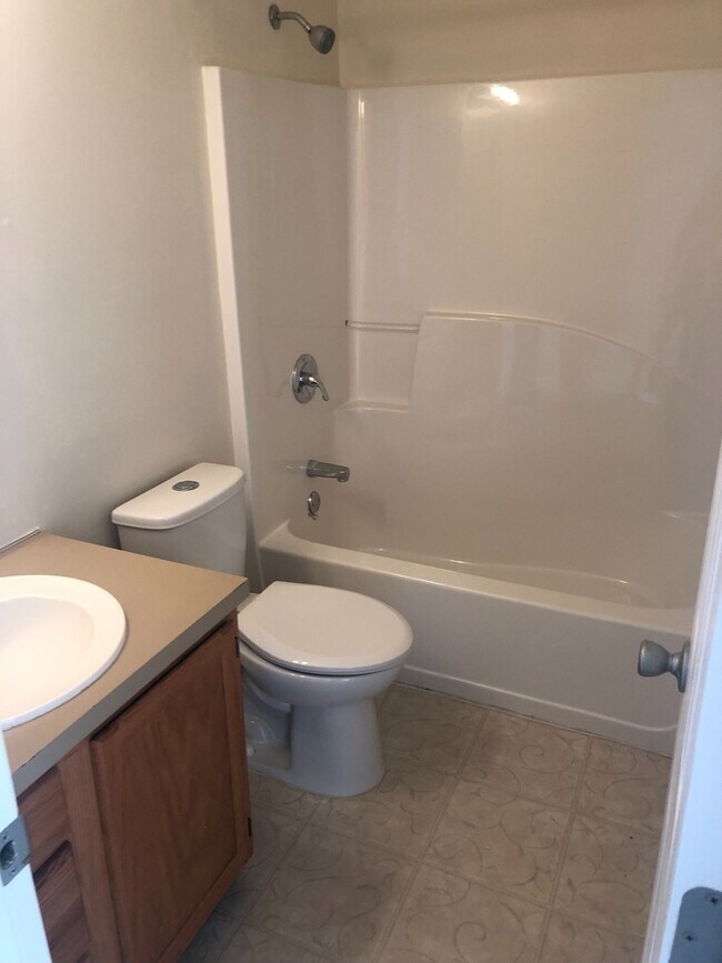 Foto del edificio - 2 beds 2 baths Condo!! Coming this January...