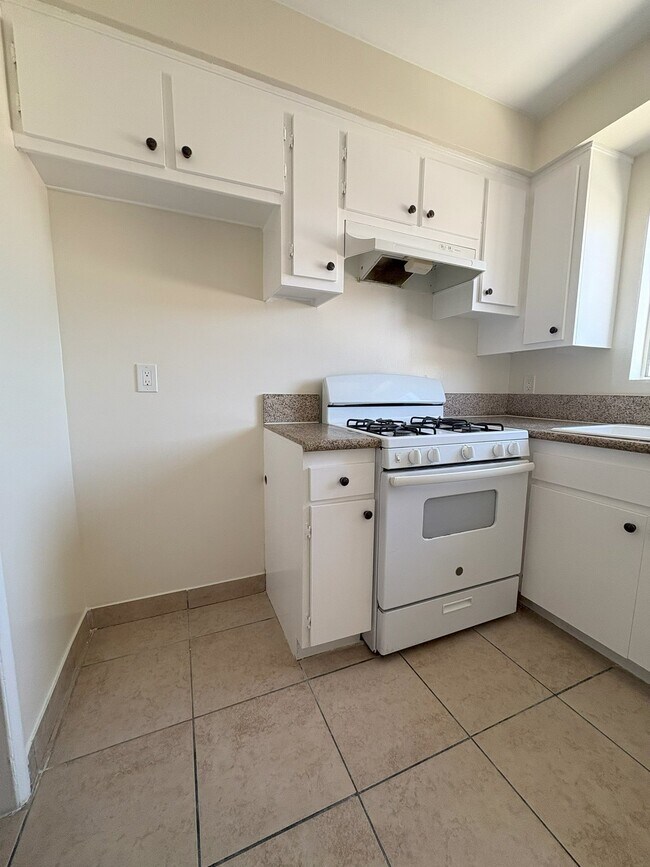 Foto del edificio - 4055 W 129th St