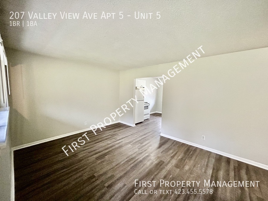 Foto principal - Red Bank Apt: 1Bed/1Bath With New Granite ...