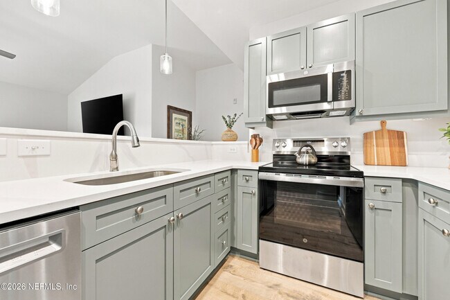 Foto del edificio - 965 Registry Blvd