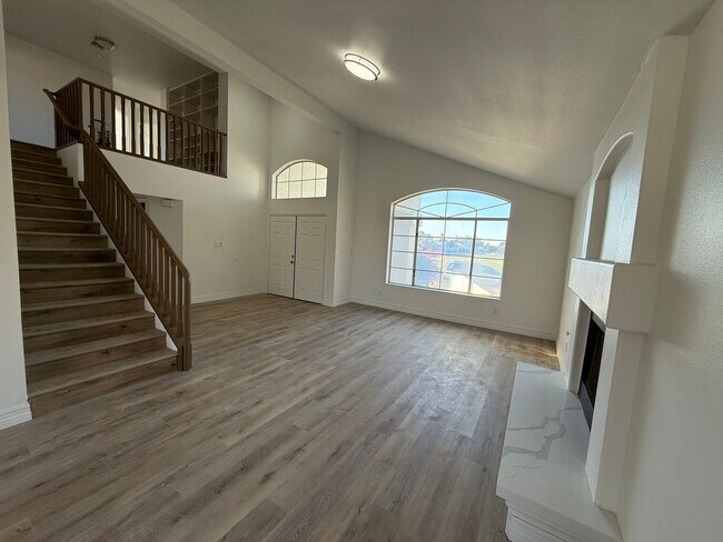 Foto del edificio - 4 BEDROOM IN RANCHO SERENO - FRESHLY REMODELED