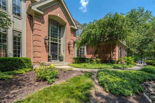 Foto del edificio - 4N540 Hidden Oaks Rd