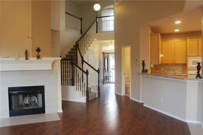 Building Photo - 13632 Campesina Dr