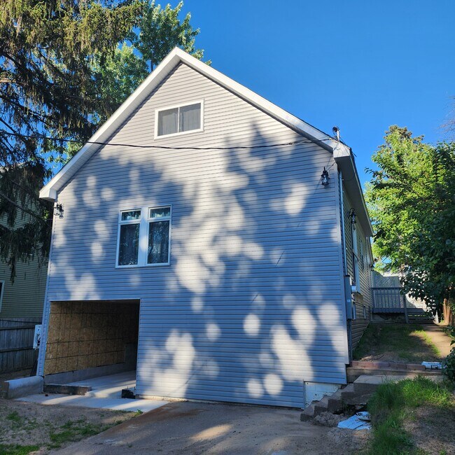 Building Photo - 724 1st Ave NW