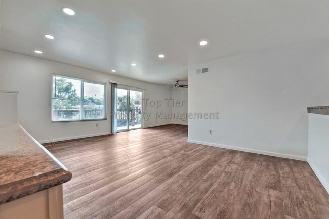 Foto del edificio - ***Beautiful 6 bed / 3 bath / 2,113 sqft H...
