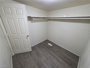 Building Photo - 1121 Pawnee Ln
