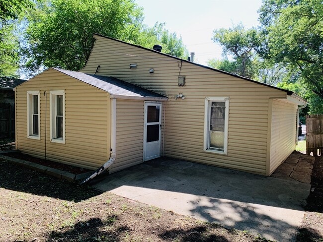 Building Photo - 7609 N 60th St
