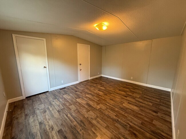 Building Photo - 843 Tillman St